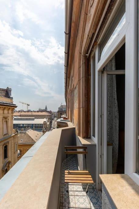 Elegant And Modern In The City Centre Budapest Exterior foto