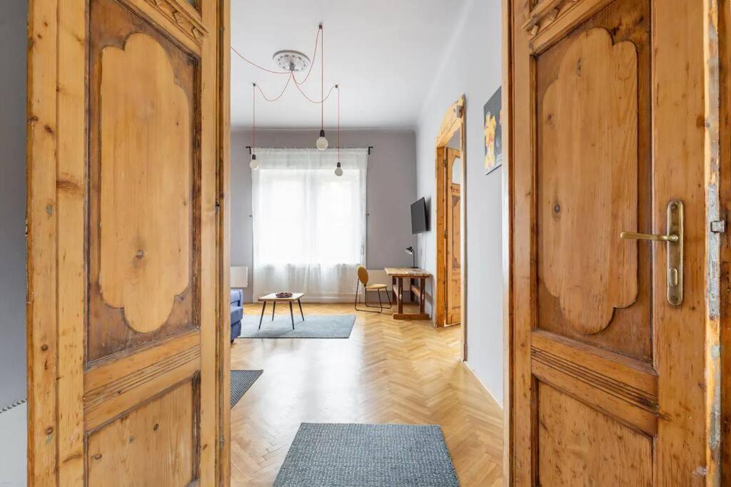 Elegant And Modern In The City Centre Budapest Exterior foto