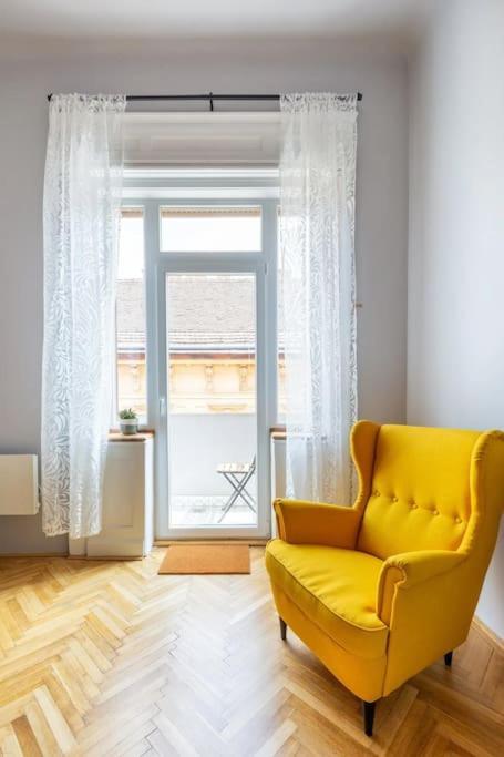 Elegant And Modern In The City Centre Budapest Exterior foto